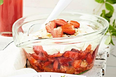 Erdbeer-Rhabarber-Trifle