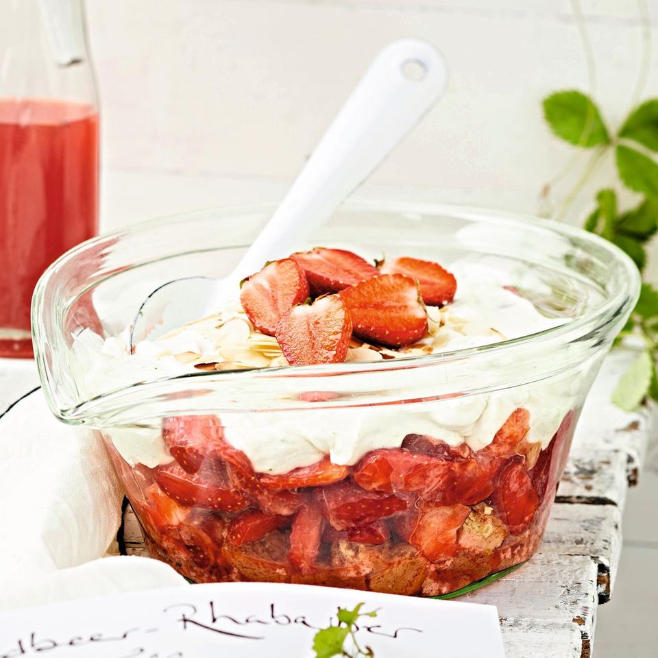 Erdbeer-Rhabarber-Trifle