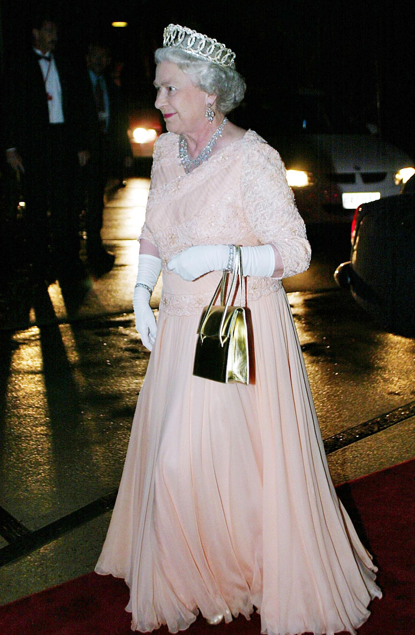 Queen Elisabeth Ii Kings And Queens House Windsor Great Britain