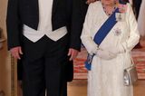 Queen Elizabeth II.: in funkelnder Robe