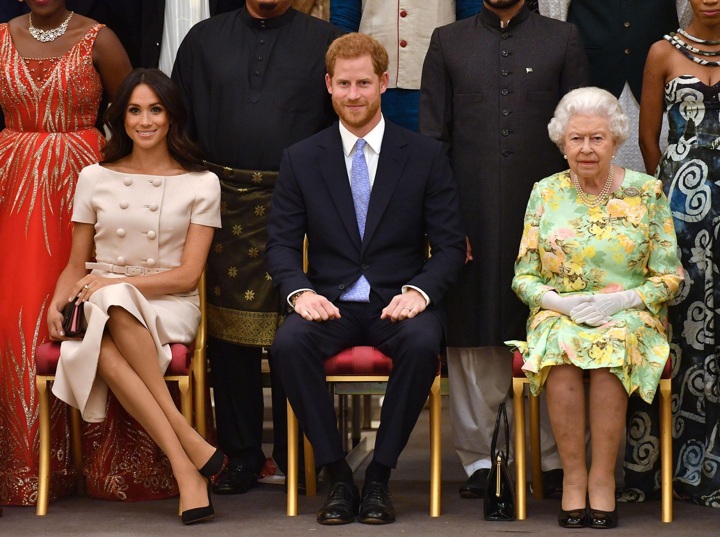 Queen Elizabeth II.: mit Herzogin Meghan und Prinz Harry