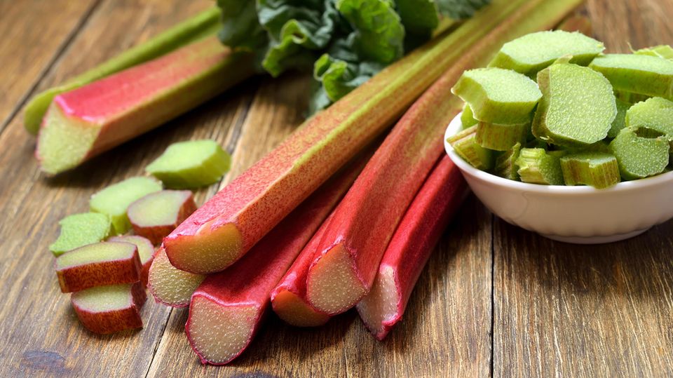 Lecker und gesund: 5 Gründe, mal wieder Rhabarber zu essen