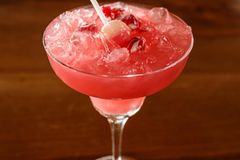 5 schnelle Cocktails für Urlaubsfeeling zu Hause Cocktail Basilpolitan