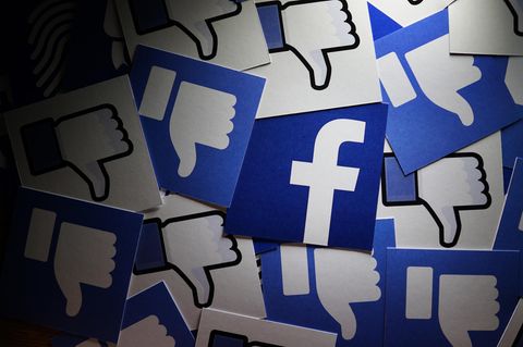 Meinung äußern: Facebook Symbol und Likes