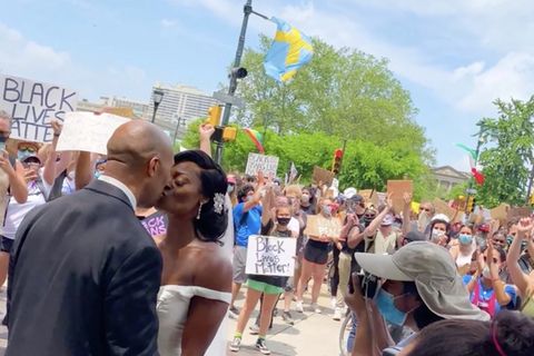 Black Lives Matter: Hochzeit mitten auf Demo