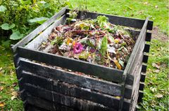 Nachhaltiger Garten: 10 Tipps für mehr Nachhaltigkeit Nachhaltiger Garten: Komposthaufen