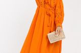 Beine kaschieren: Orangenes Maxi-Kleid