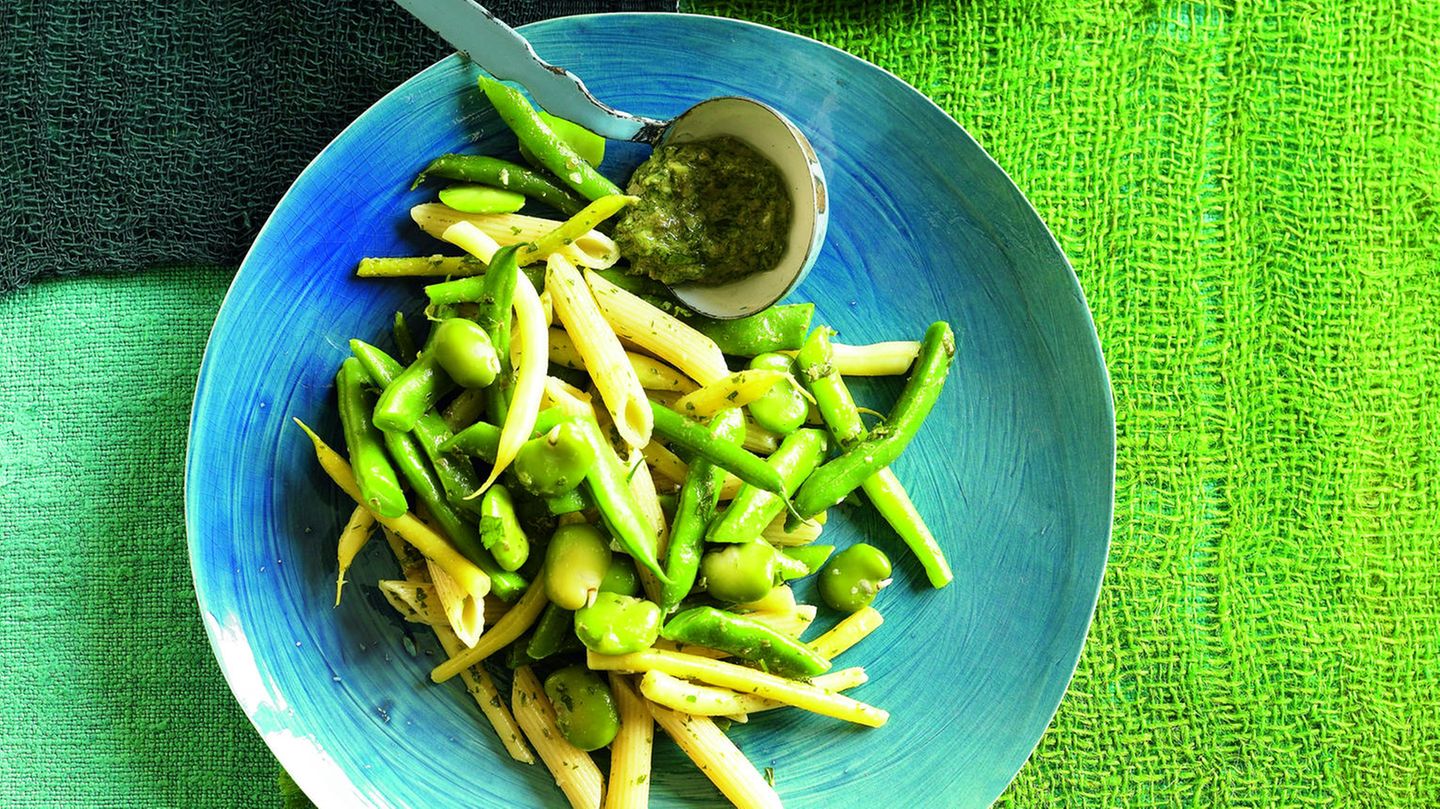 Penne mit Bohnen und Salsa verde | BRIGITTE.de