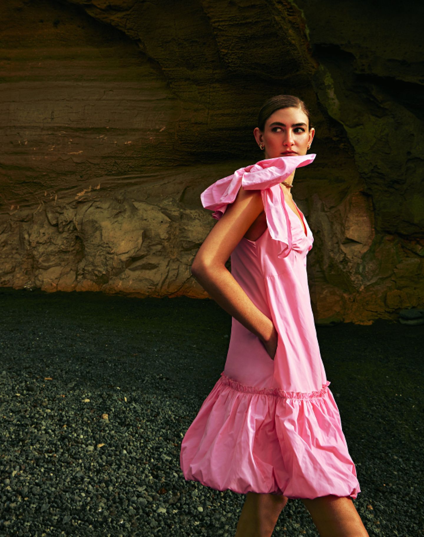 Volant-Mode: Kleid in Rosé