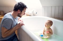 Breastfeeding ritual: Baby bathes