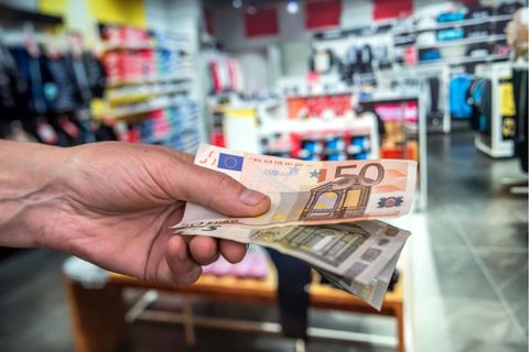 Sparen: Mit Euros bezahlen