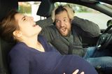 Reality Check: Schwangere und Mann im Auto