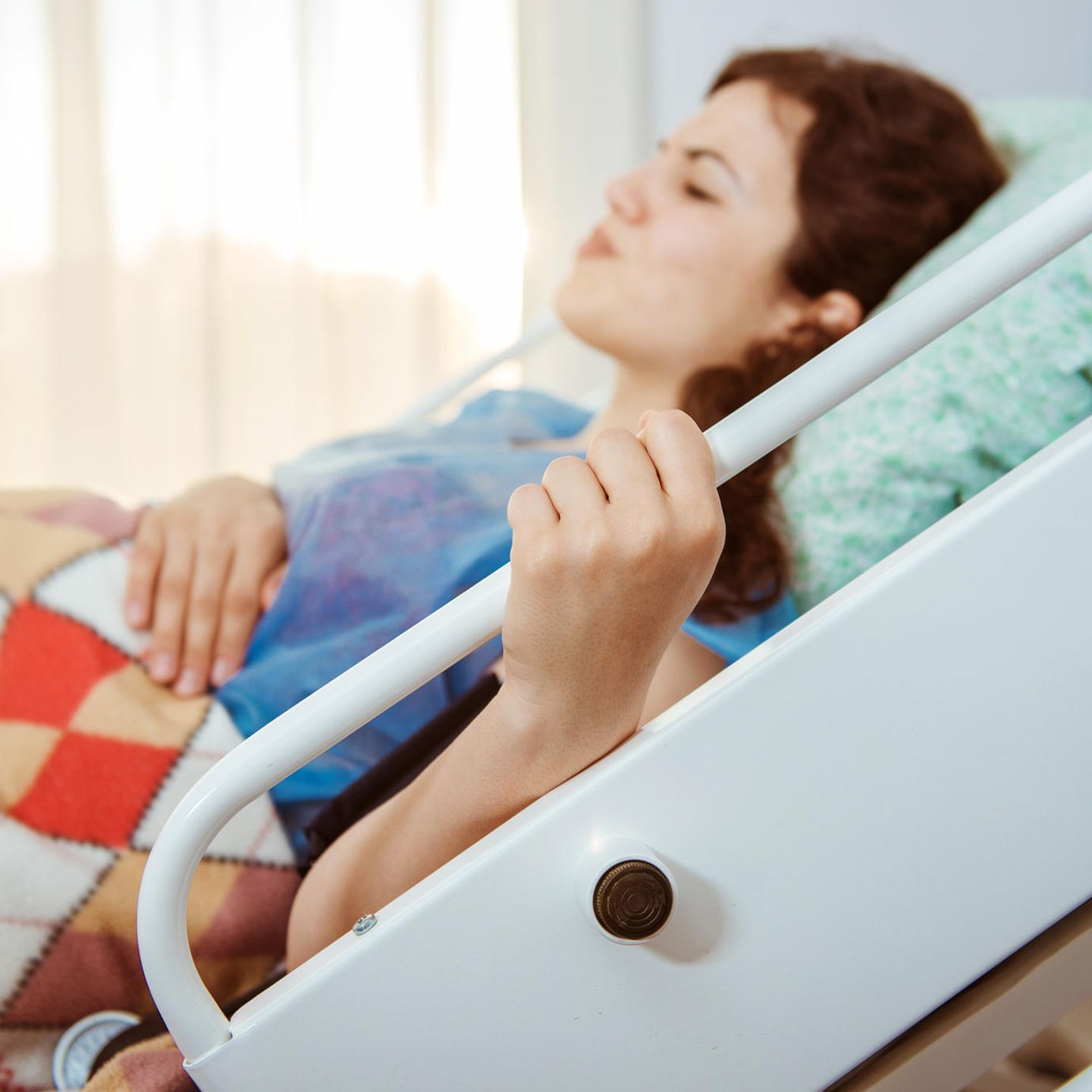 Reality Check: Schwangere Frau in Krankenhausbett
