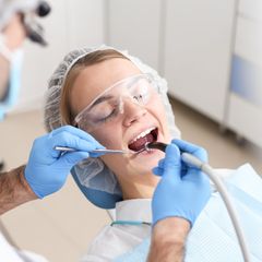 Schwanger oder nicht?: Frau beim Zahnarzt