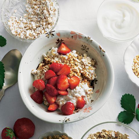 Kalorienarmes Frühstück unter 300 Kalorien: Erdbeer-Müsli