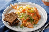 Coleslaw mit Dill-Lachs