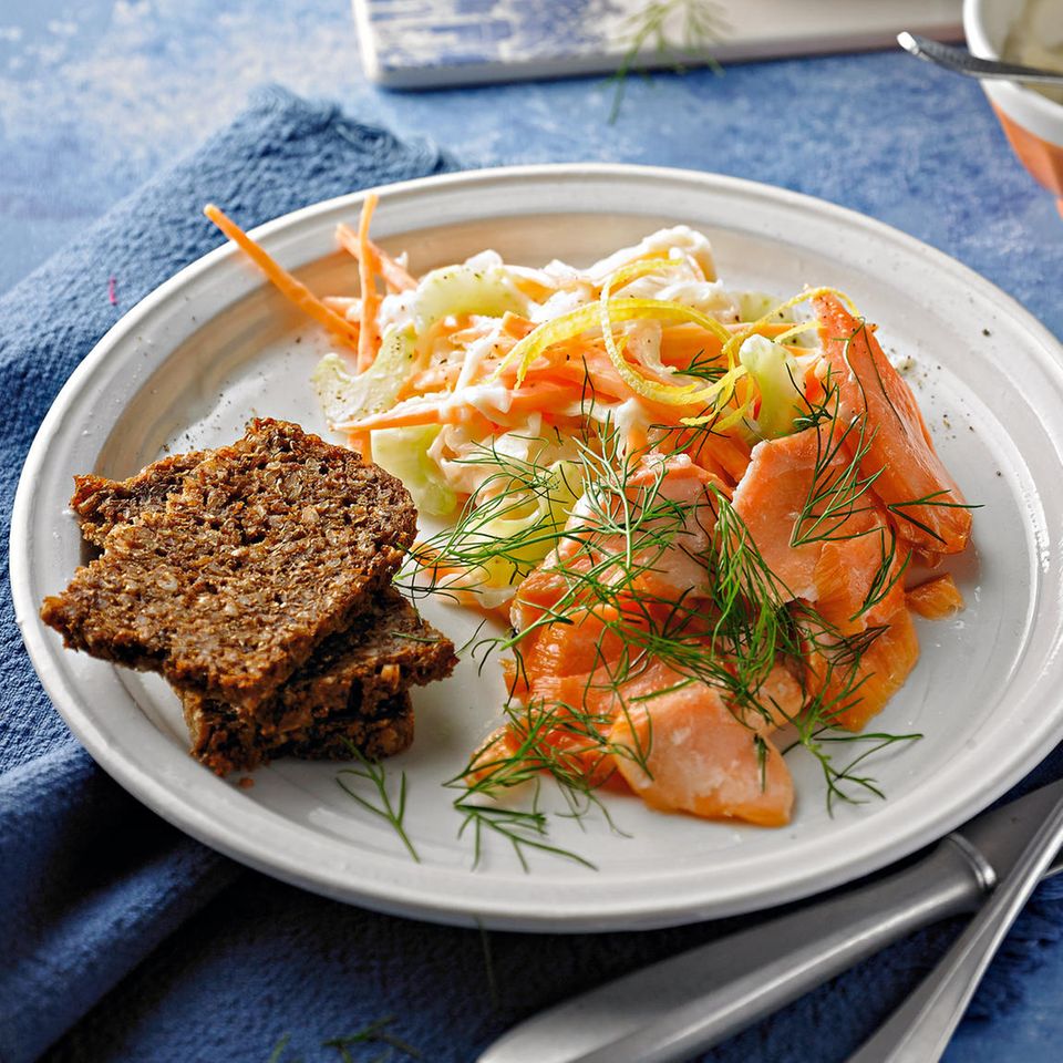 Coleslaw mit Dill-Lachs