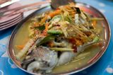 Gedämpfter Fisch mit Limette (Plaa Gapong)