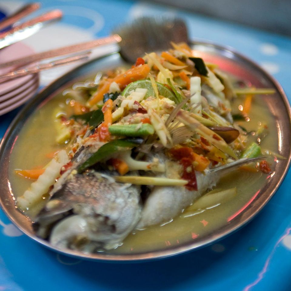 Gedämpfter Fisch mit Limette (Plaa Gapong)