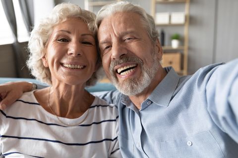 Großeltern: Machen ein Selfie zusammen