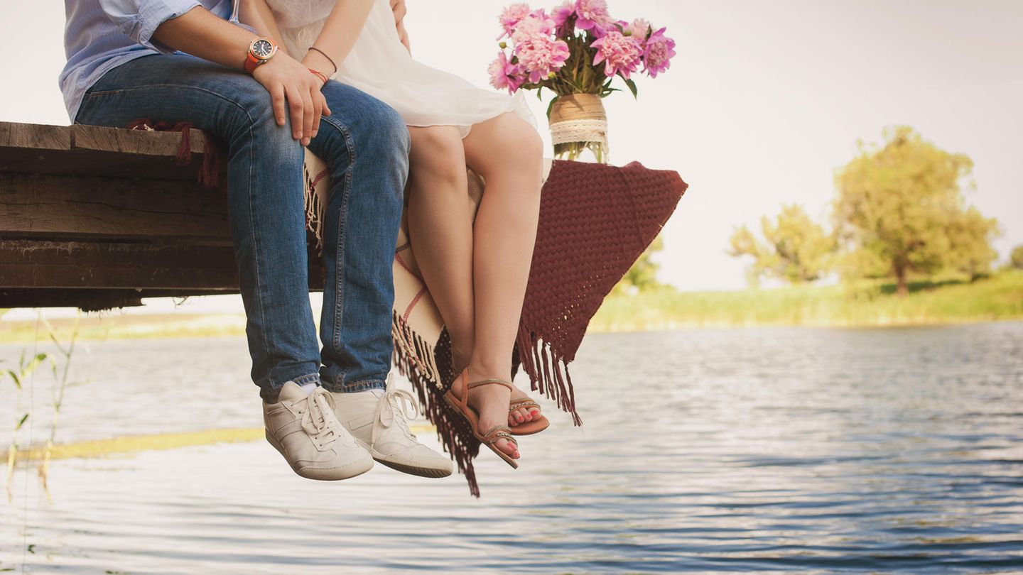 Astrologie-4-Sternzeichen-die-nie-wirklich-ber-ihre-erste-Liebe-hinwegkommen-sind