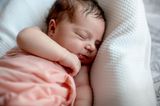 Familienleben: Kleines Baby schläft