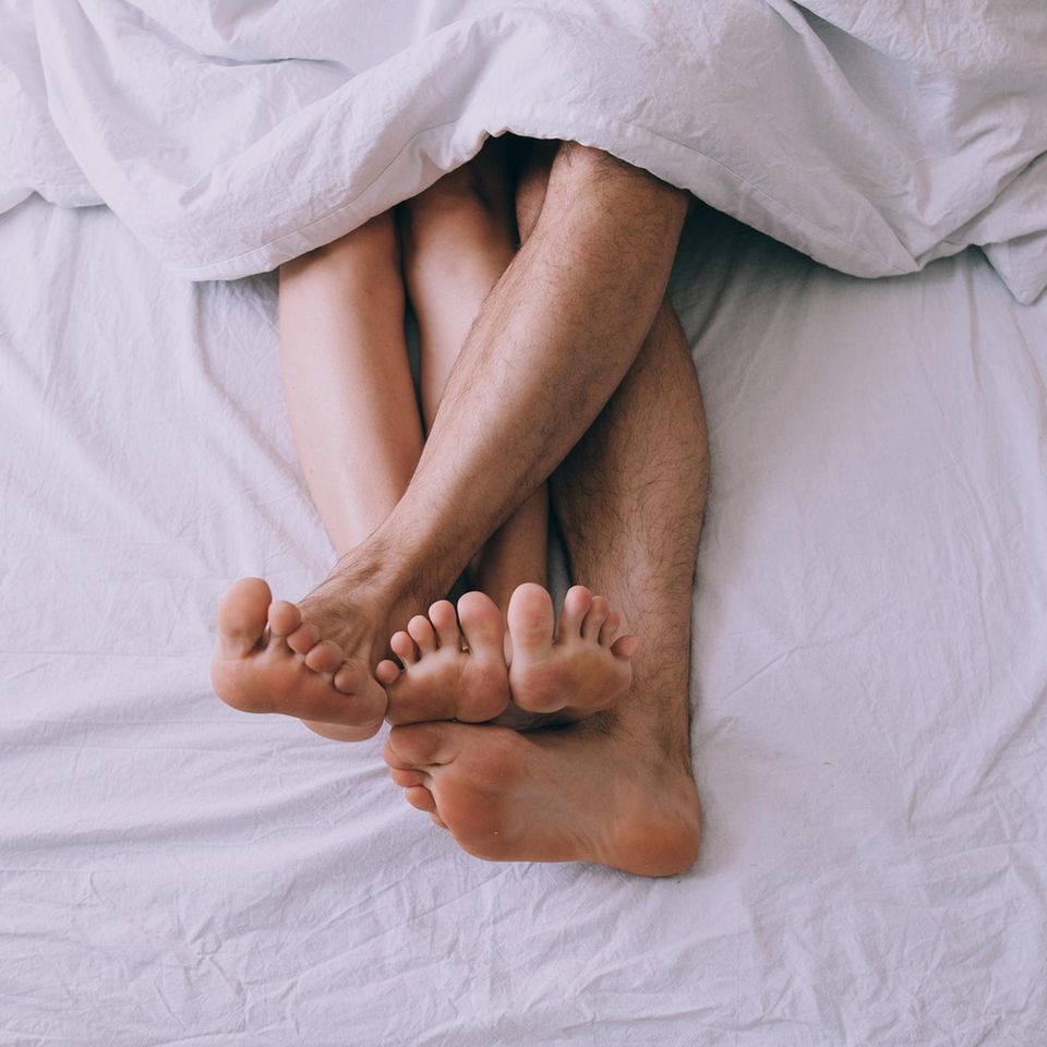 Ungewöhnliche Gründe für Sex: Ein Pärchen im Bett