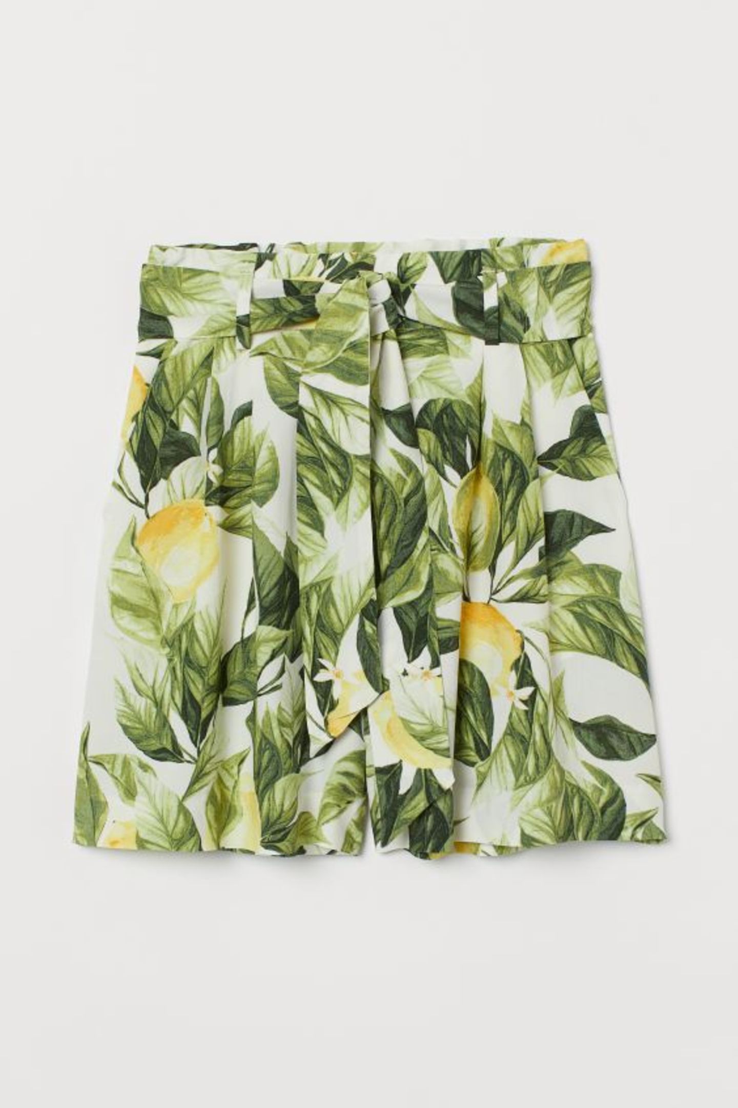 In the summer of 2020, lemons will not only be in our drink, but also on our shorts. And one thing is certain: In this part, the mild summer days cannot last long enough. From H&M, for 8 euros. "Loading =" eager