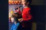 Das bringen nur Jungs: Jungs-Mamas aufgepasst: Zwei Jungs nachts vor dem Kühlschrank