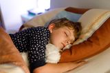 Kindern Grenzen setzen: Junge schläft