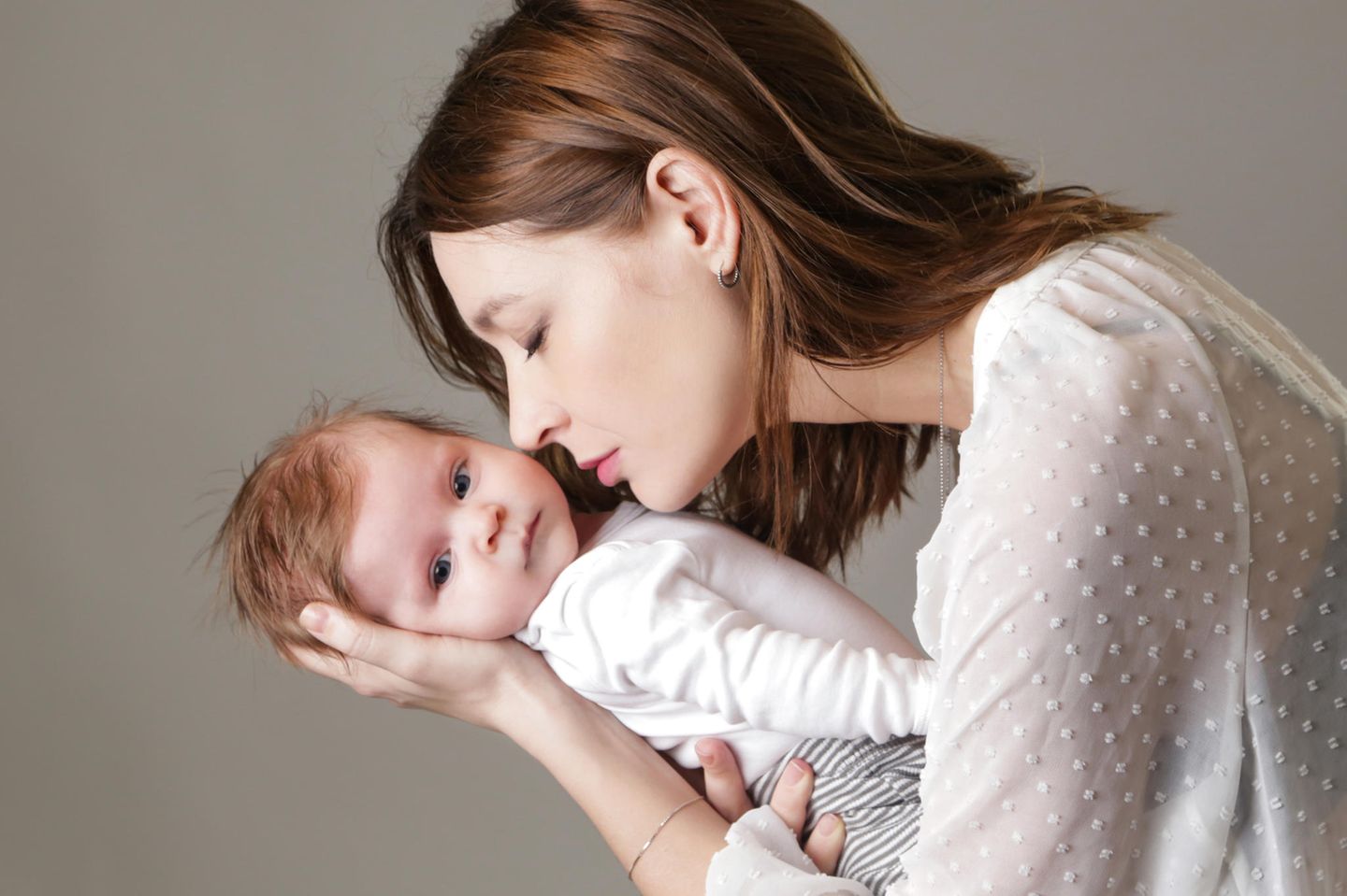 Tante küsst Baby