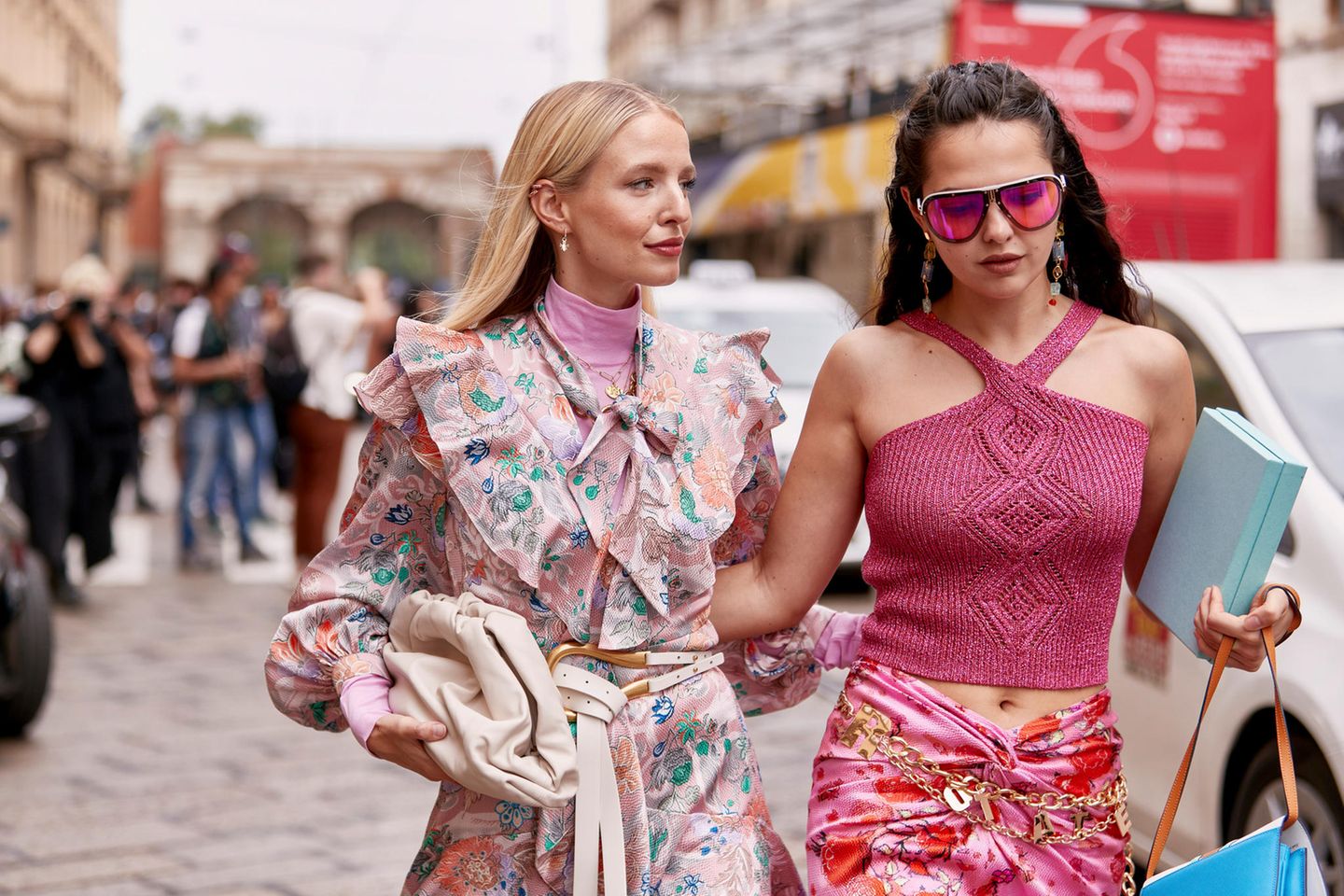 Fruit Print: Zwei Frauen auf der Mailand Fashion Week