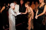 Queen Elizabeth II .: with Kylie Minogue "loading =" lazy