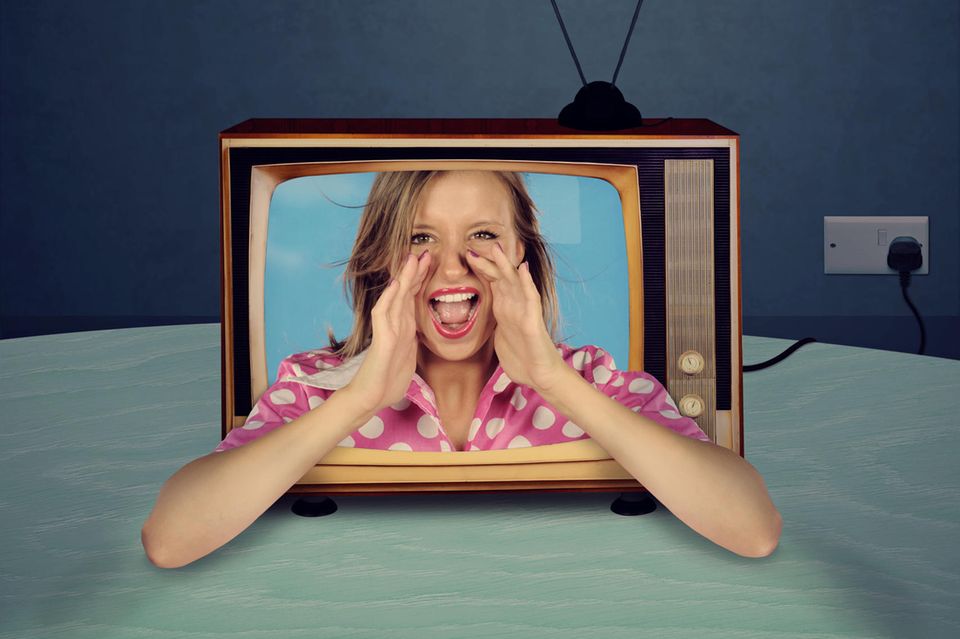 Filme: Frau ruft aus den Fernseher heraus