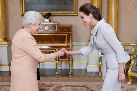 Queen Elizabeth II.: mit Angelina Jolie