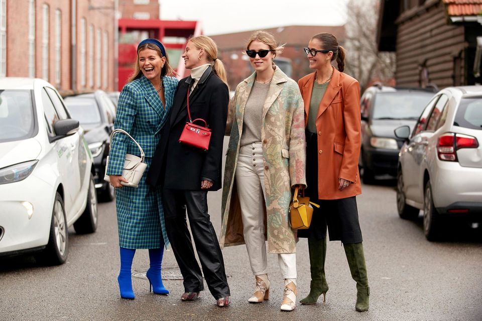 Trend-Accessoires: Influencer auf der Kopenhagener Fashion Week