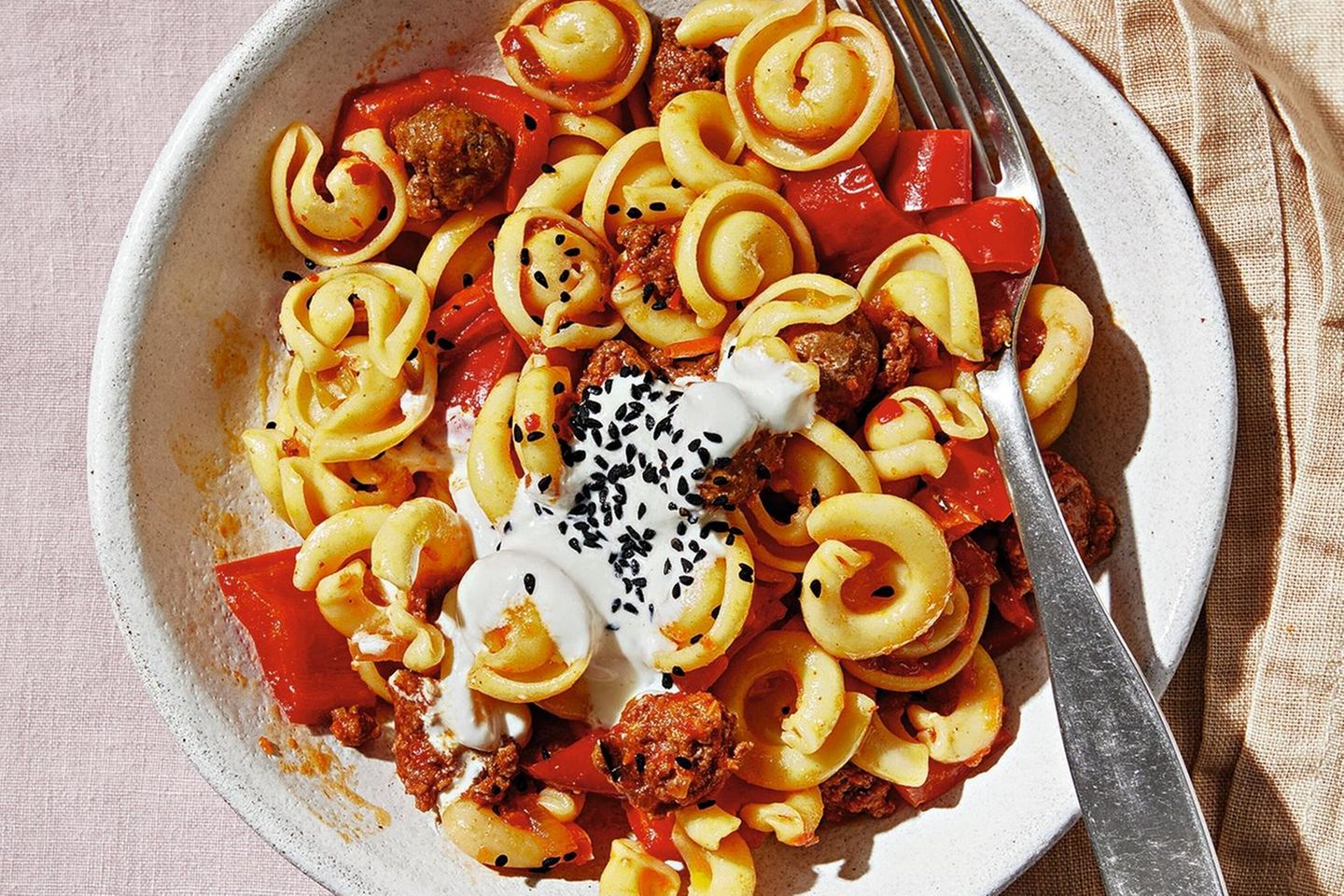 Paprika-Pasta mit Merguez 