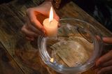 Household tricks: candle over water bowl "loading =" lazy