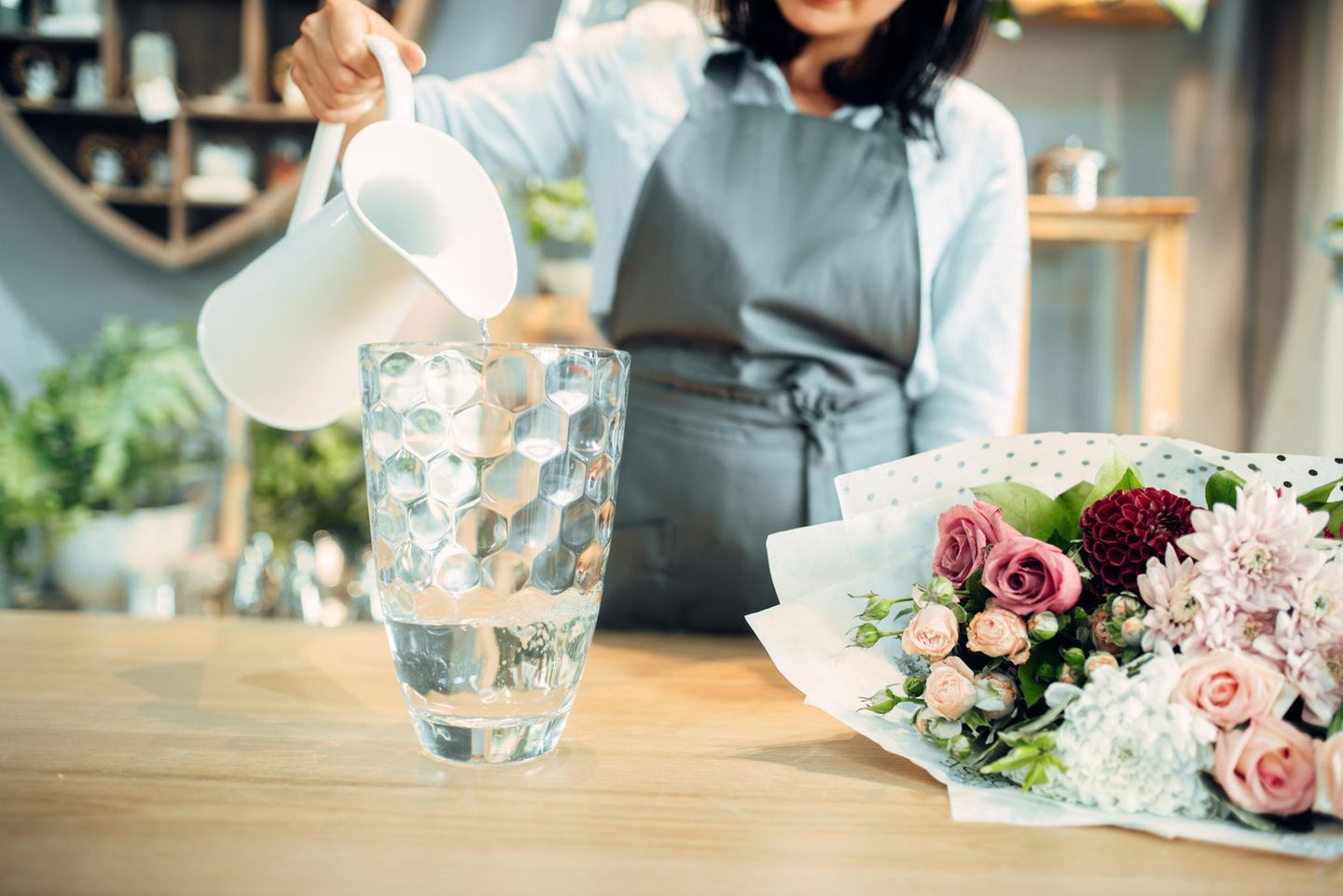 Haushalts-Tricks: Blumen neben Vase