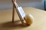 Haushalts-Tricks: Kartoffel neben Leinwand
