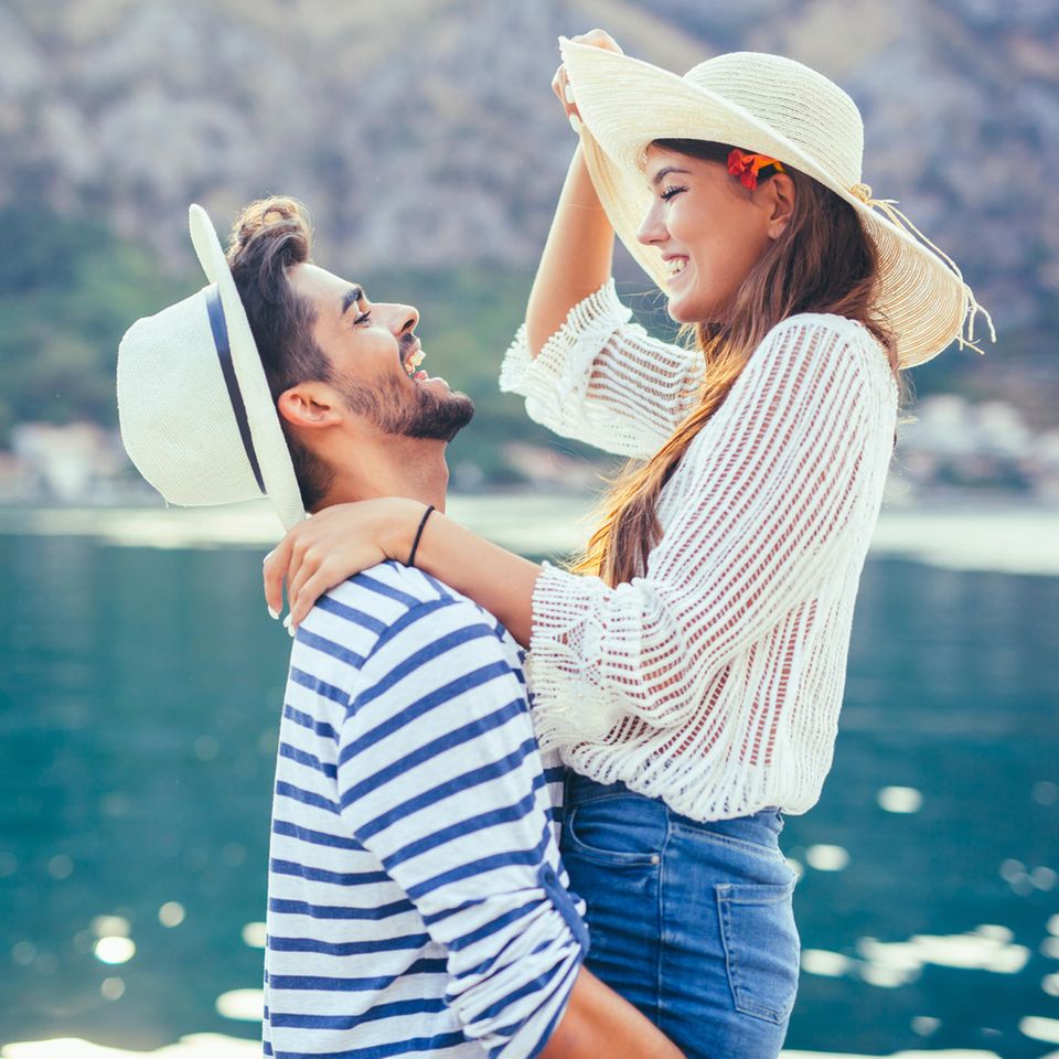 Psychologe: "In der Liebe ist Egoismus Pflicht" - Ein verliebtes Paar am Meer