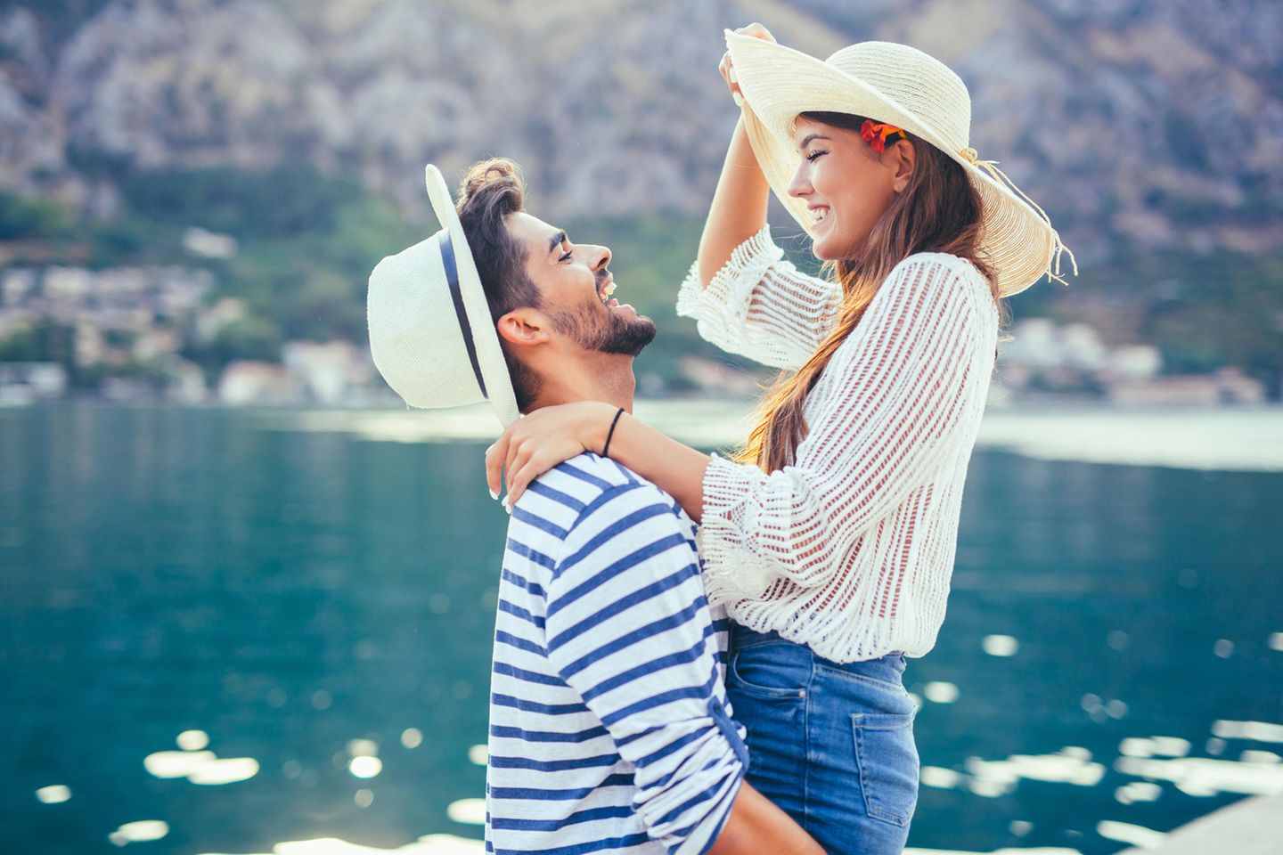 Psychologe: "In der Liebe ist Egoismus Pflicht" - Ein verliebtes Paar am Meer
