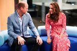 Herzogin Kate: mit Prinz William auf einem Sofa