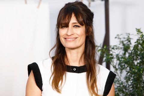 Hairstyles over 40: Half-up hair with bangs "loading =" lazy