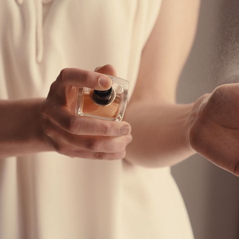 Studie deckt auf: Dieses Parfum lieben Männer an uns Frauen
