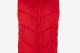 Quilted jackets and co. Were already popular last year and that will remain so in 2020 - especially if we rely on trendy down vests in bright red. From s.Oliver, around 100 euros. "Loading =" lazy