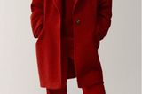 Mit einem Mix aus Wolle und Viskose und einem Schnitt, der so zeitlos wie stylisch ist, bildet dieser Mantel die perfekte Ergänzung für nahezu jeden deiner Herbst-Looks. Worauf wartest du also noch? Von Massimo Dutti, um 190 Euro.