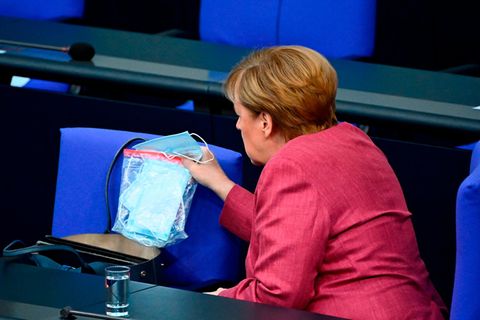 Corona aktuell: Angela Merkel mit Masken