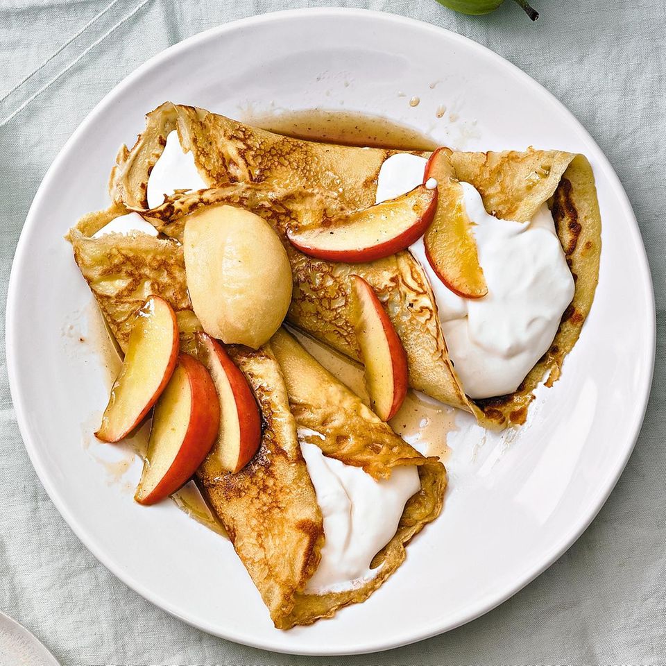 Gefüllte Crêpes mit Apfel-Sorbet