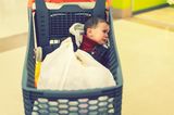 Ein junger Vater erzählt: Weinendes Kind im Einkaufswagen